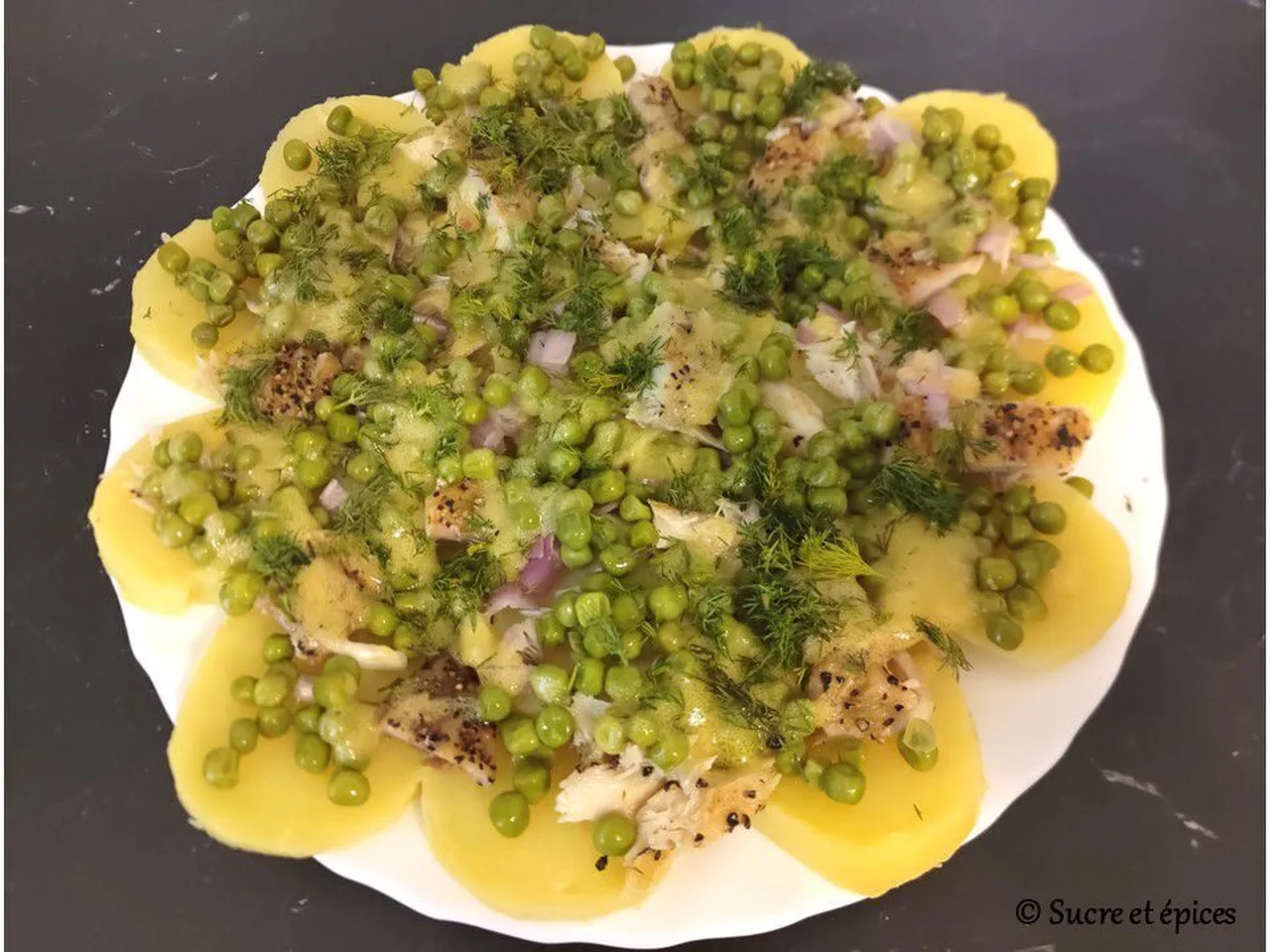 Salade de maquereau fumé aux pommes de terre et petits pois