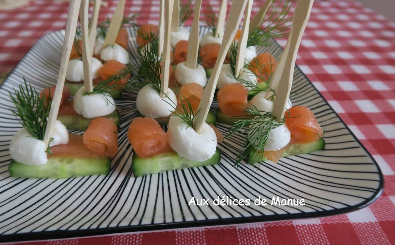 Pics apéritifs concombre, saumon fumé et mozzarella