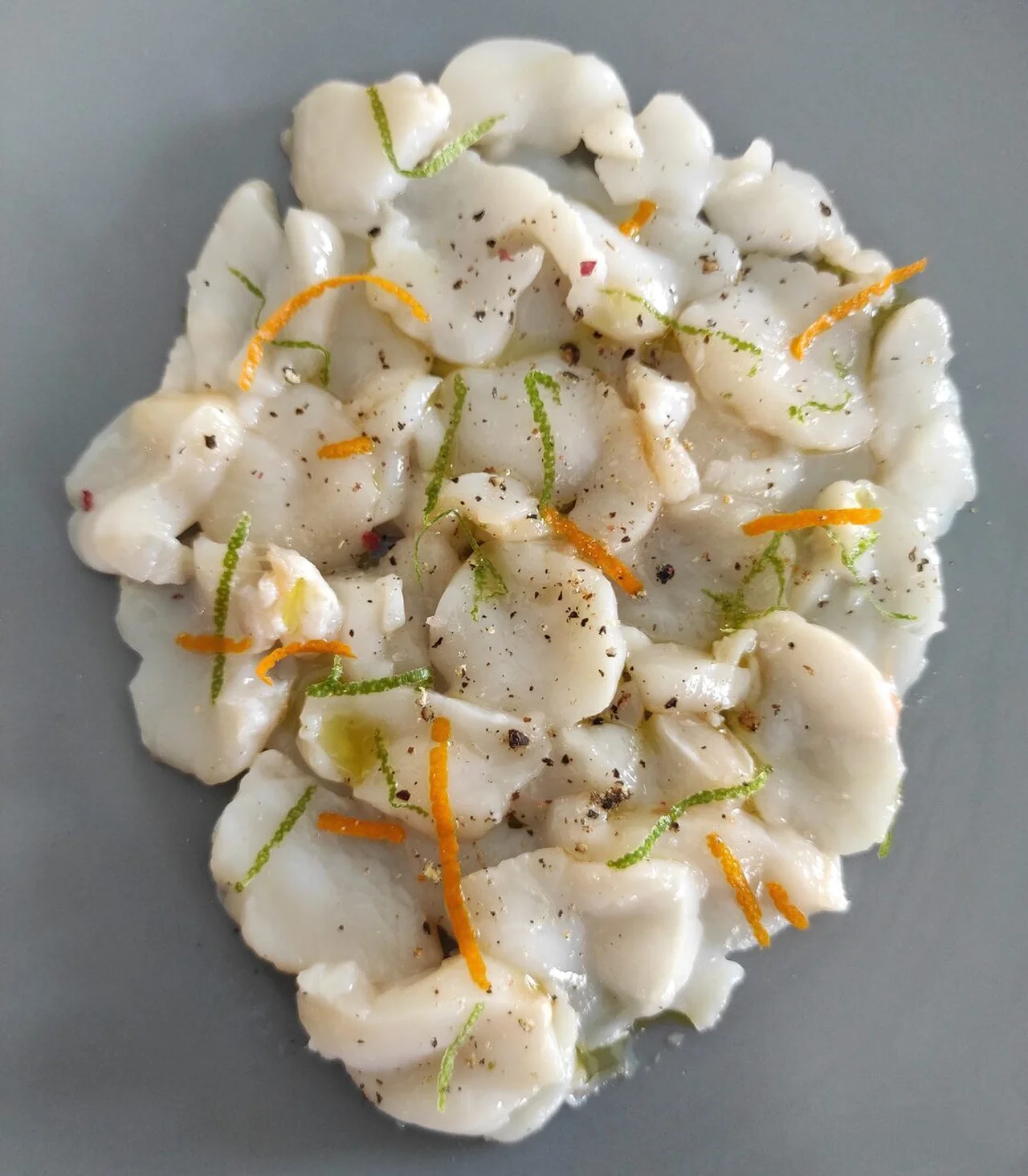 Carpaccio de St Jacques aux agrumes