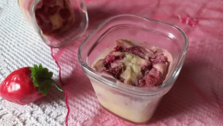 Clafoutis fraises et chocolat blanc