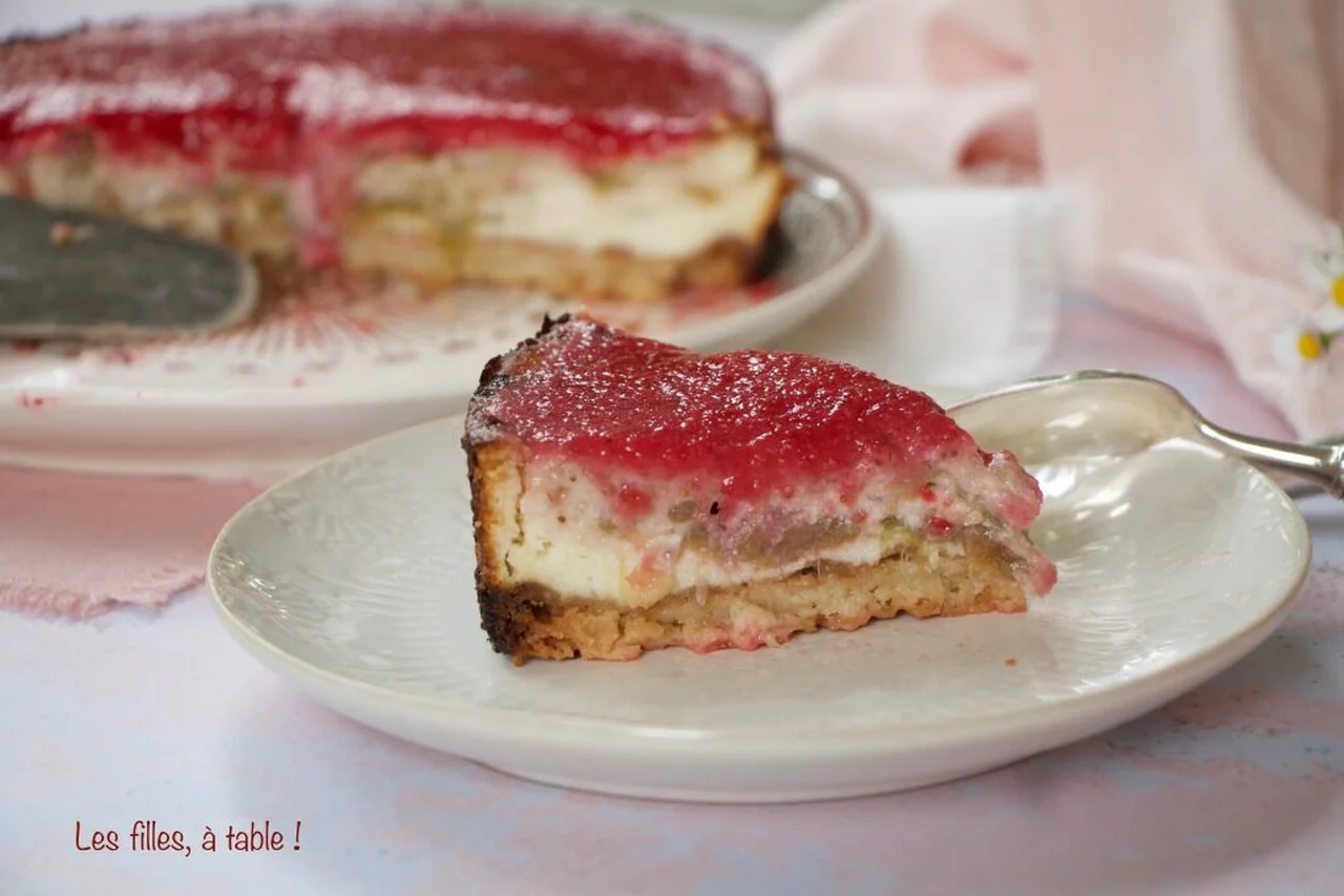 Cheesecake à la rhubarbe, coulis de fraises