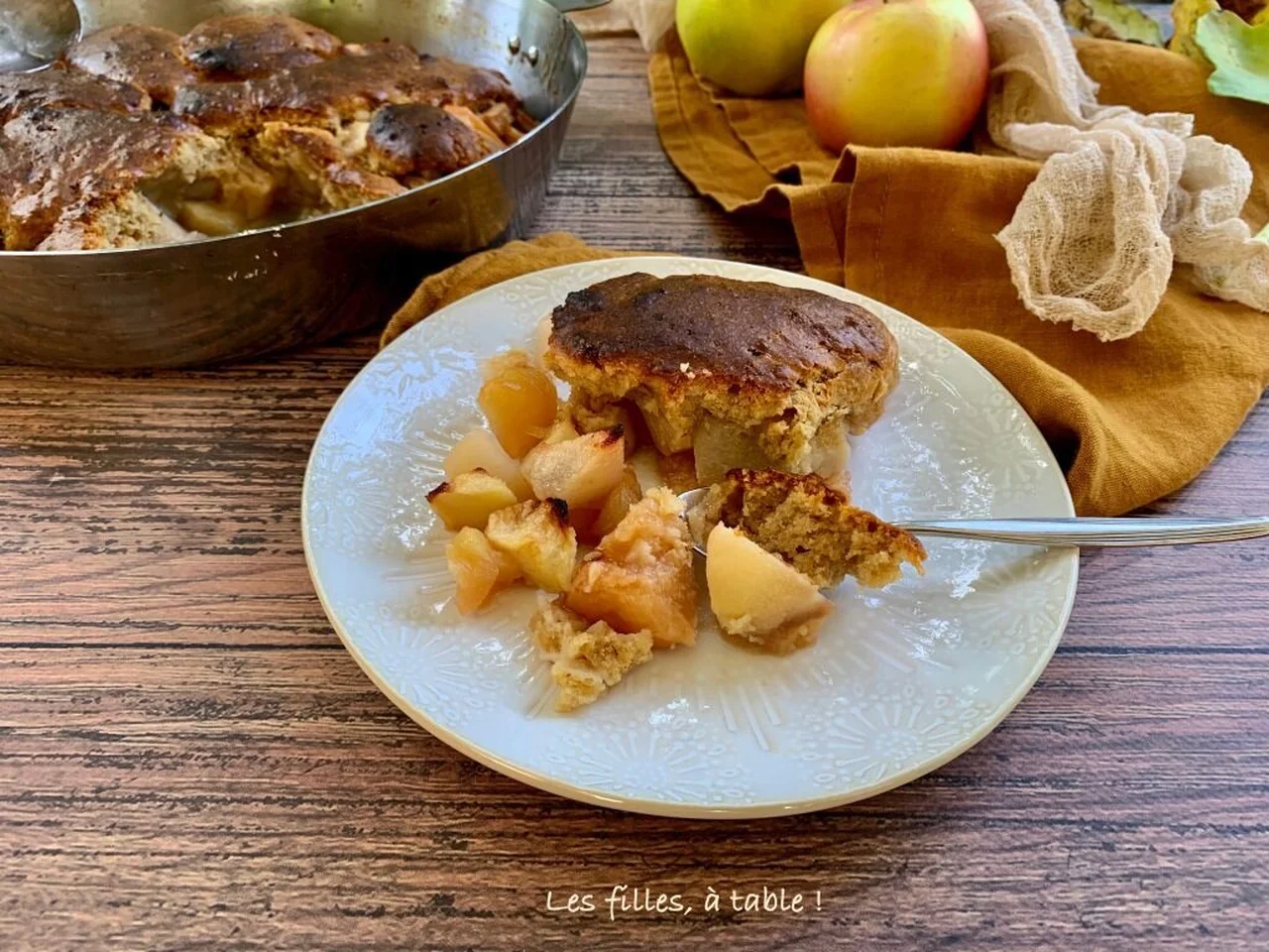 Cobbler aux pommes, poires et coings