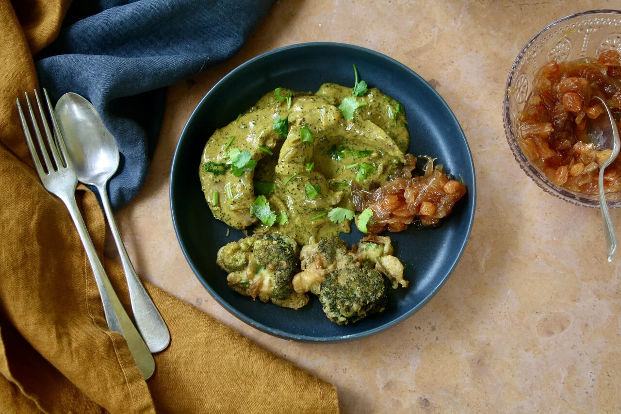 Curry de canard, brocoli et chutney aux oignons