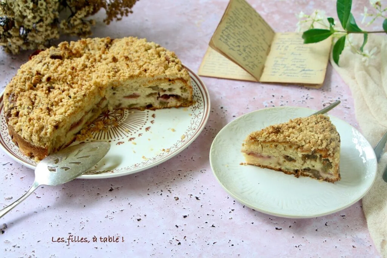 Gâteau crumble rhubarbe et fraises