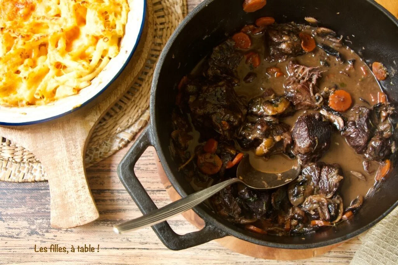 Joue de boeuf aux champignons, macaronis au cheddar