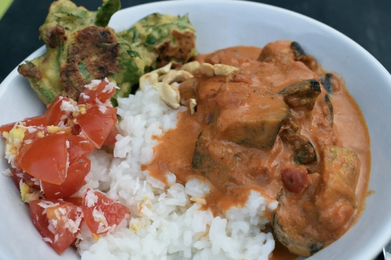 Curry d'aubergines et tomates au lait de coco