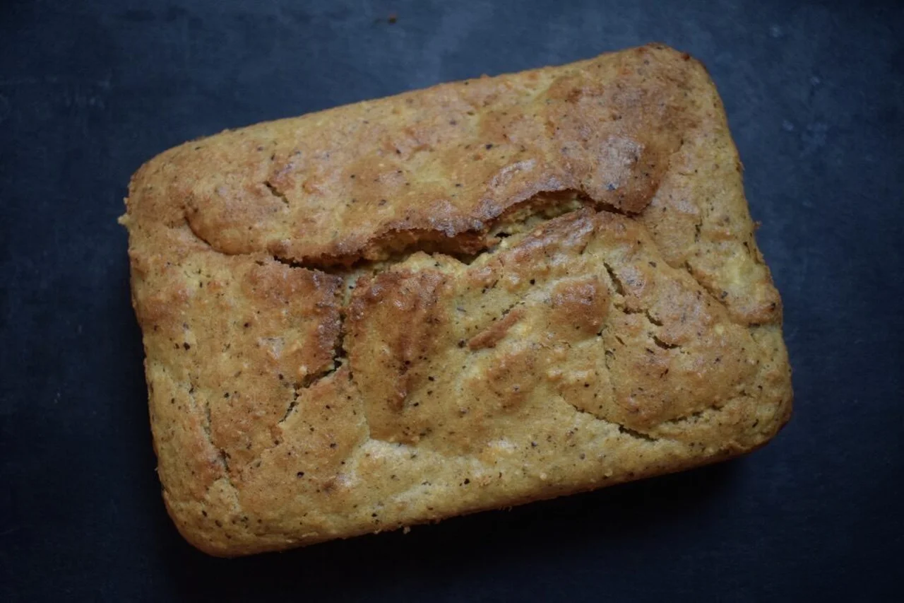 Gâteau au panais et poudre de noisettes