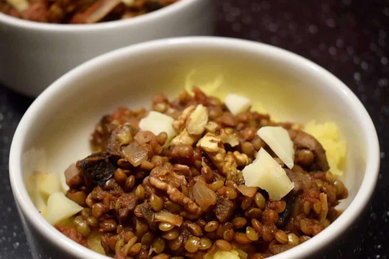Lentilles bolognaise et courge spaghetti rôtie