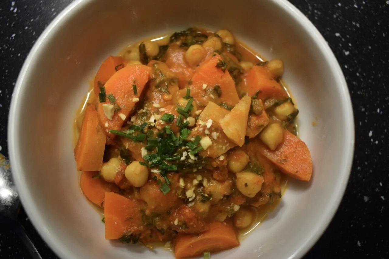 Mafé de pois chiches, carottes et épinards