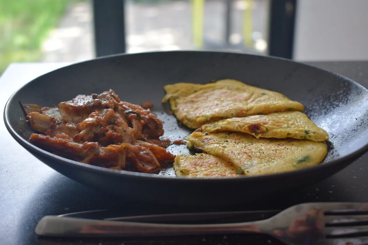 Pancakes de petit épeautre au basilic et tomates séchées