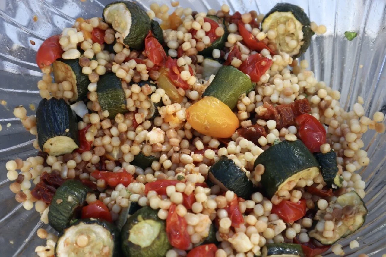 Salade de fregola aux légumes rôtis