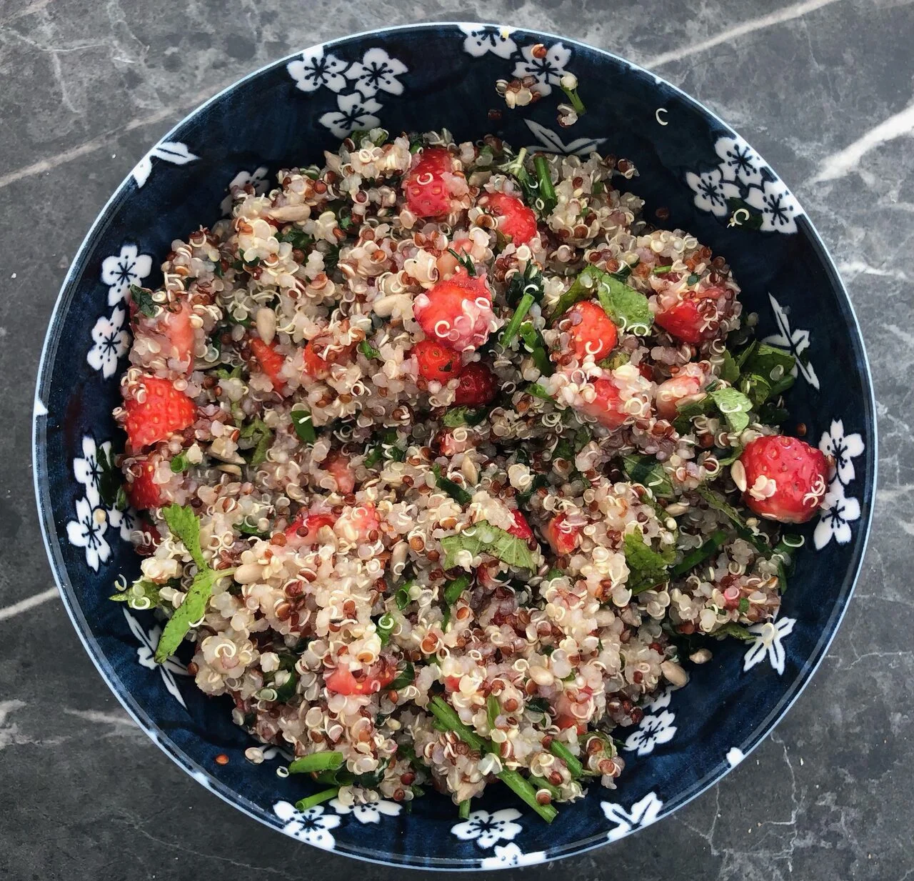 Salade de quinoa aux fraises et parmesan
