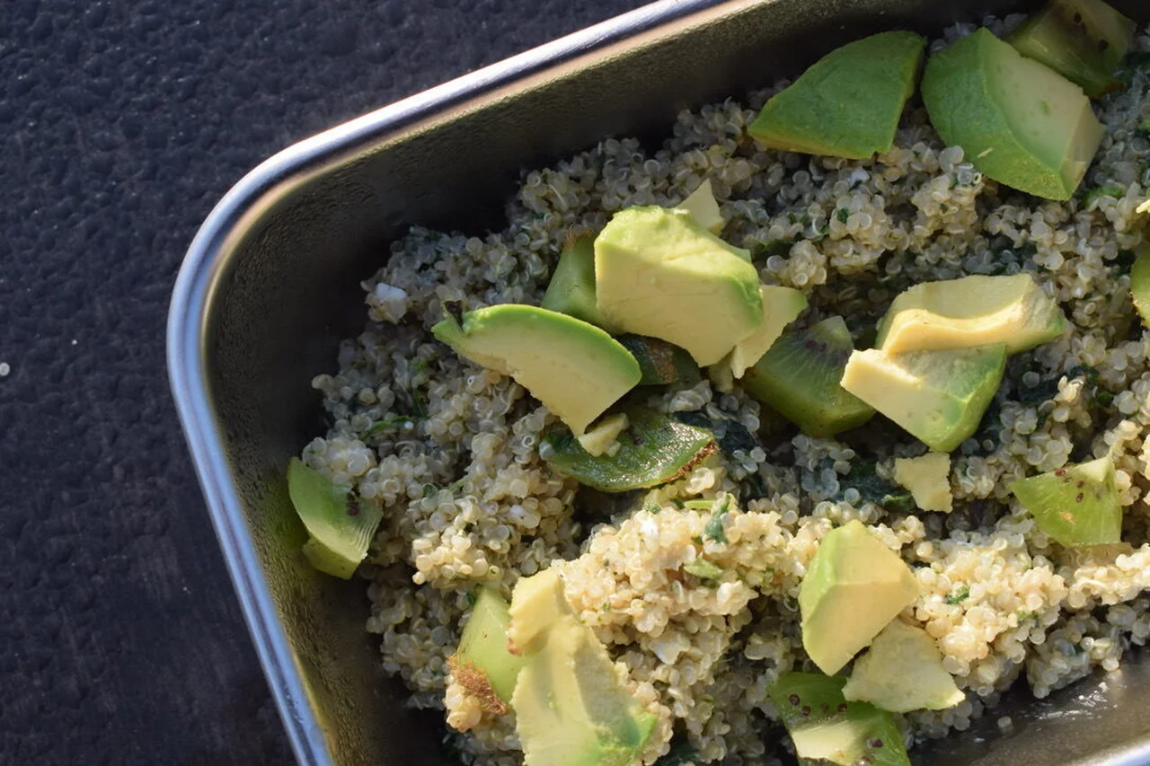 Salade de quinoa aux kiwis et avocat