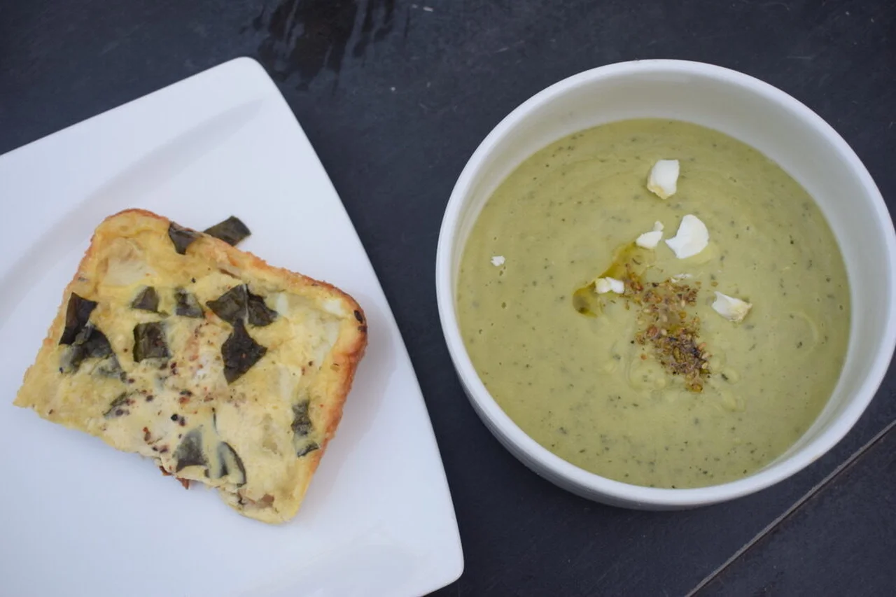 Soupe de pois cassés et d'orties