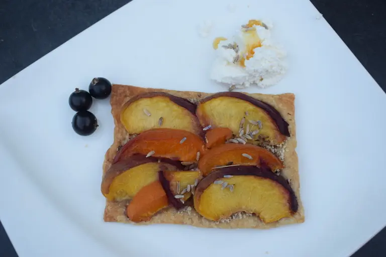 Tartelettes pêches, abricots, amande et lavande