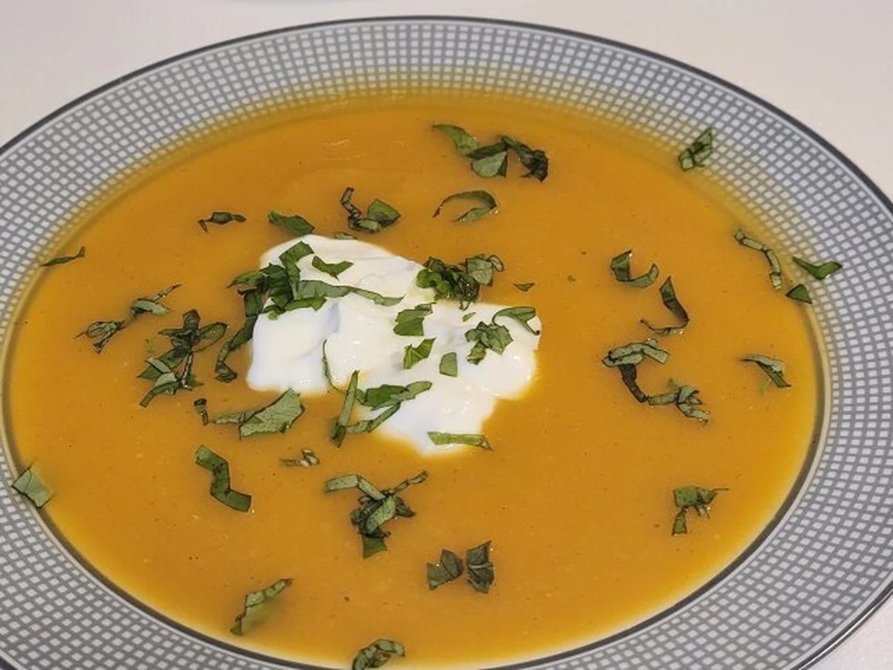 Potage à la courge poivrée et patate douce