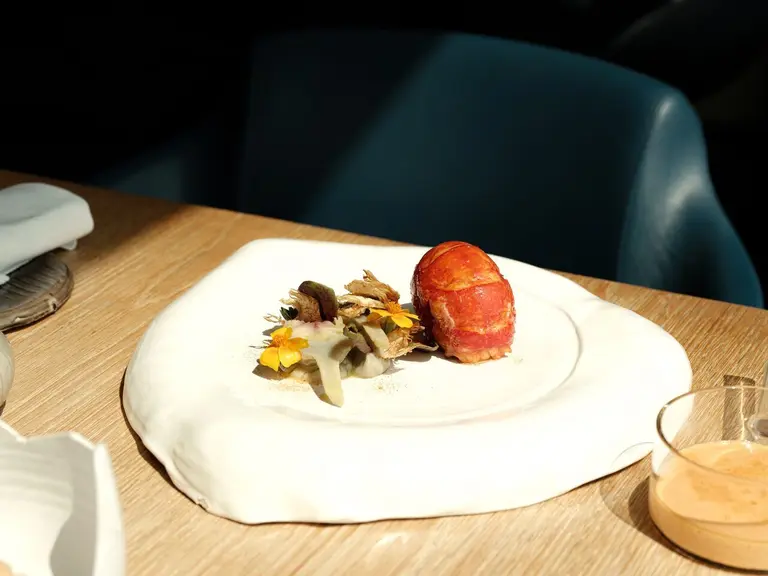 Homard « bleu » et artichaut