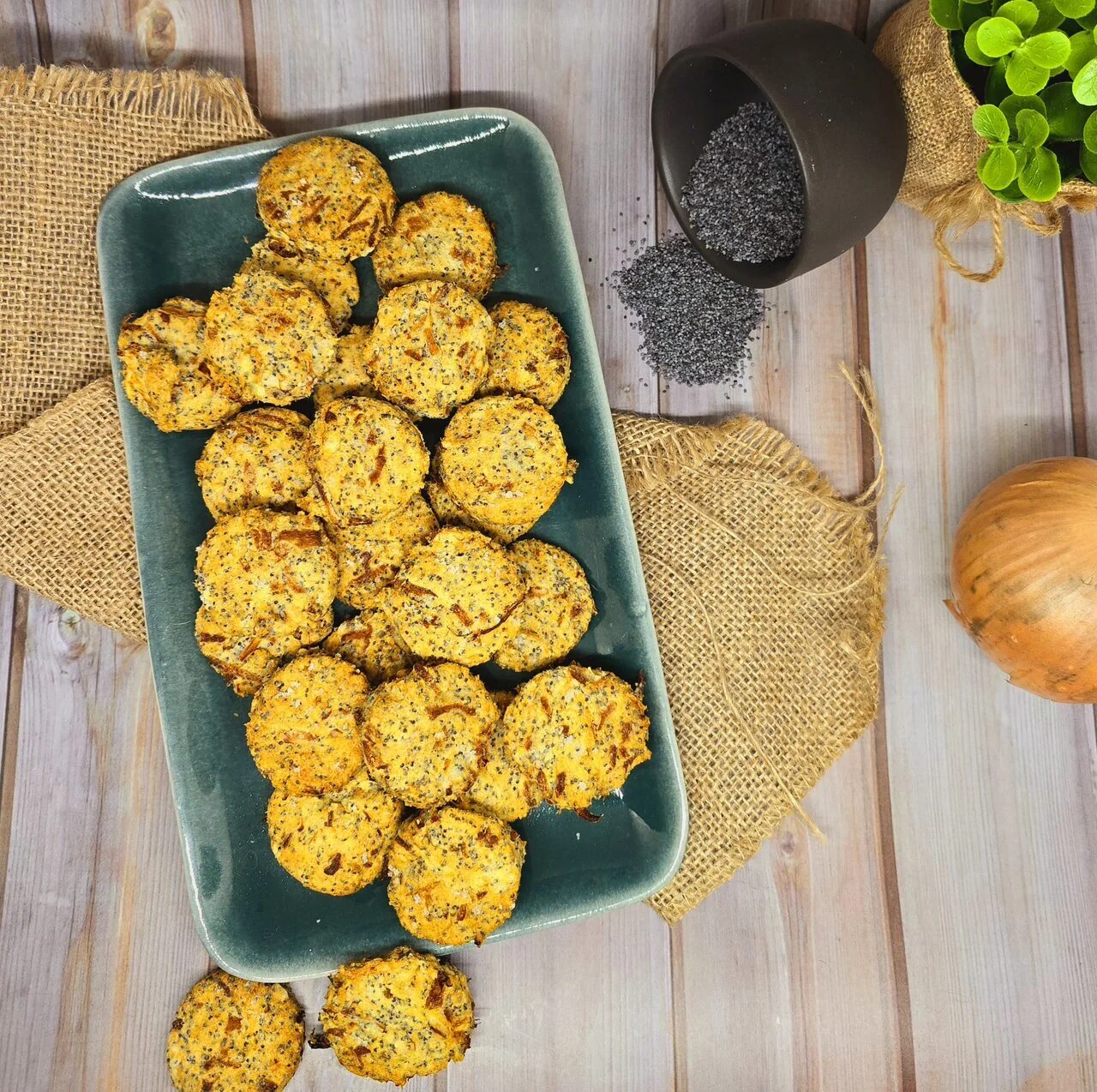 Biscuits salés aux oignons et pavot