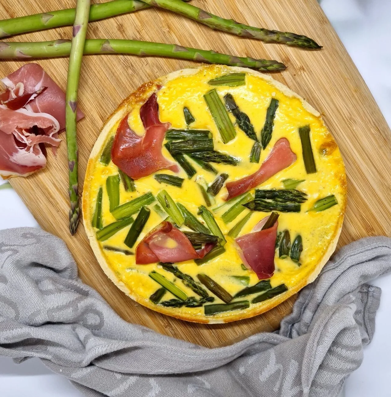 Quiche aux asperges et jambon cru