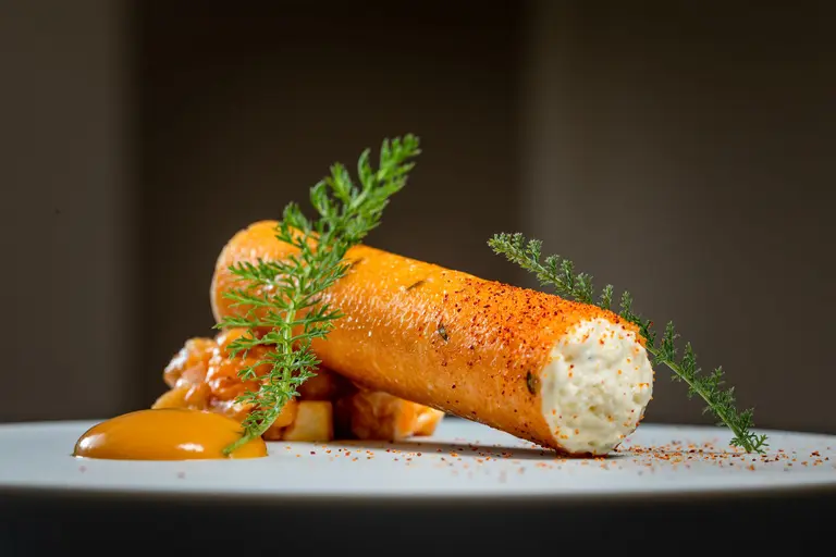 Tuile au thym et mousse de Fourme de Montbrison