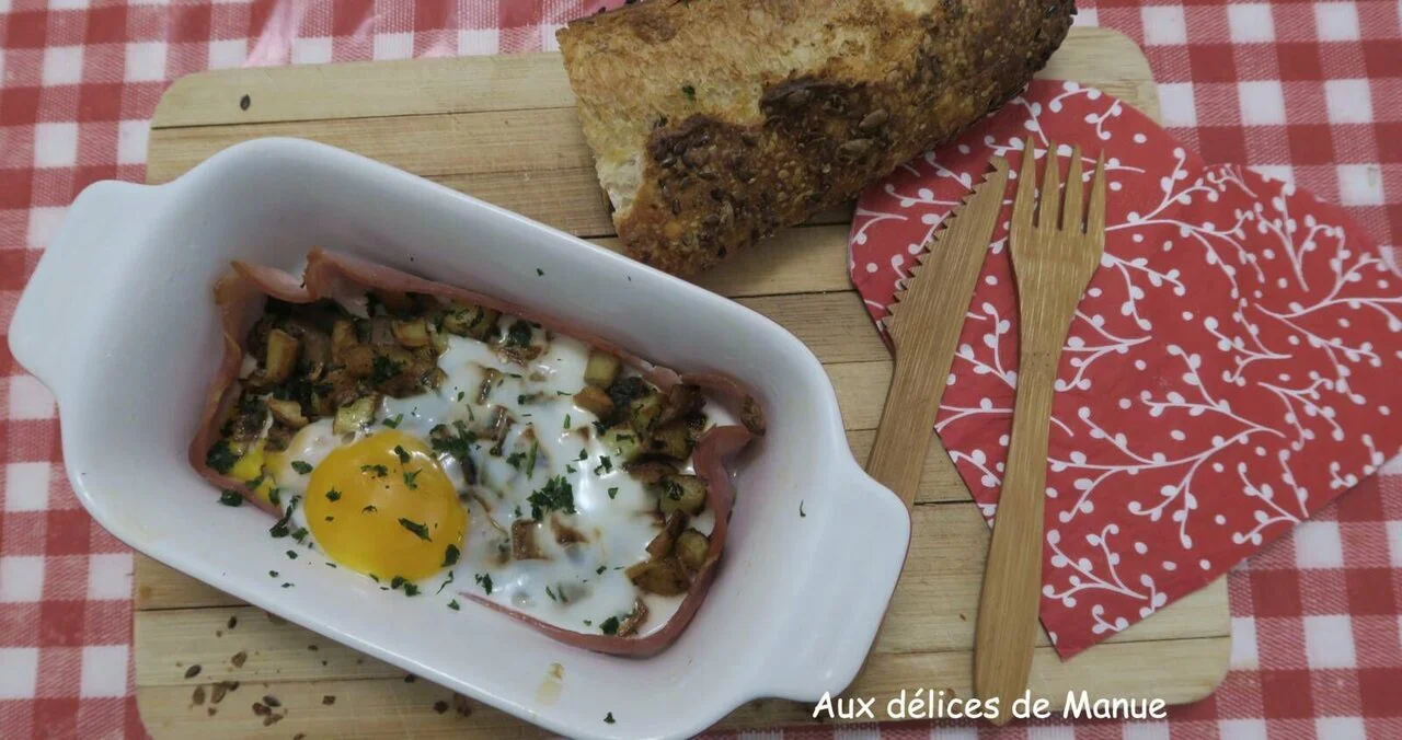 Œuf cocotte au jambon, pommes de terre et champignons