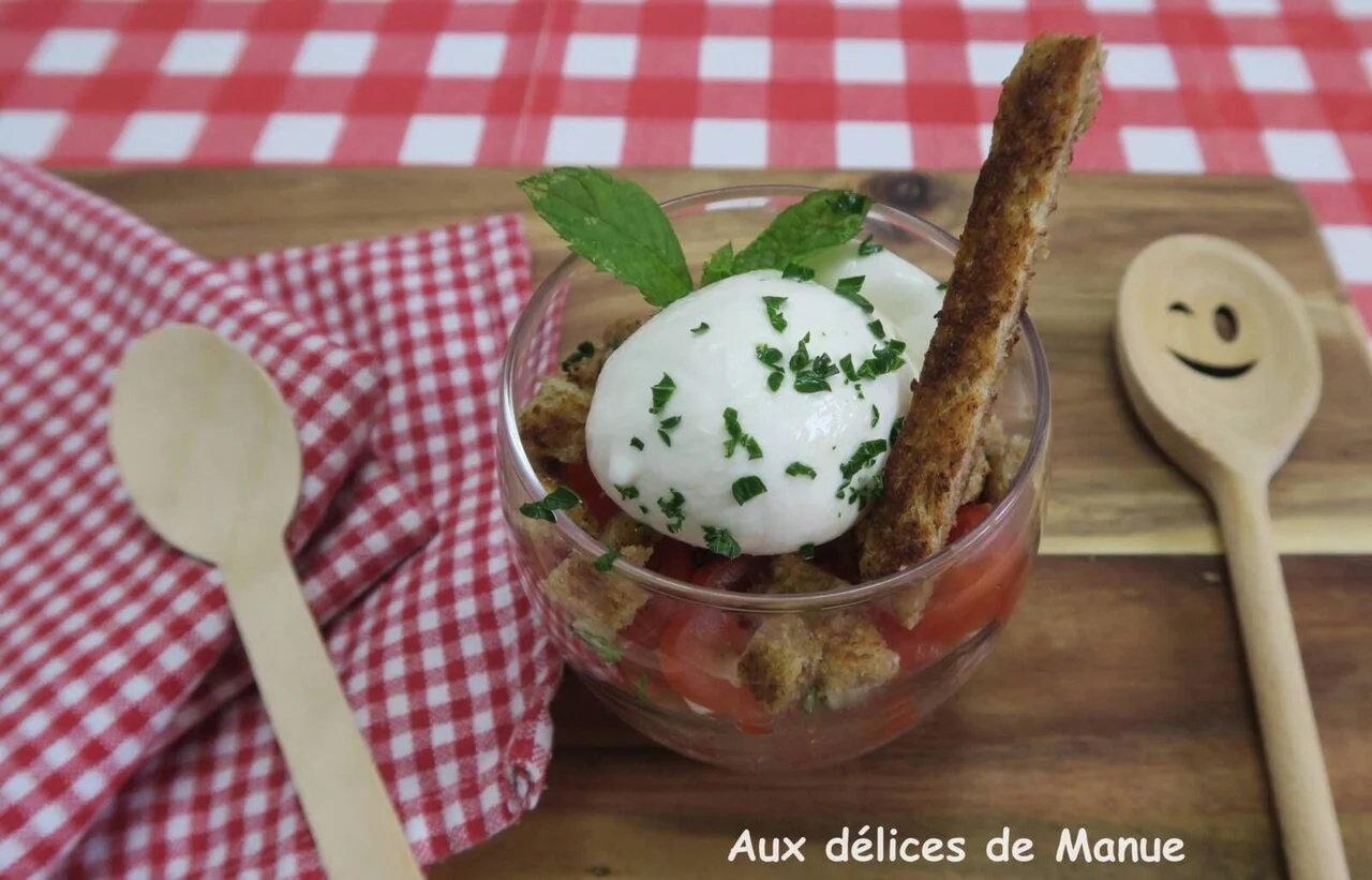 Verrines de tomates à la burrata et croûtons
