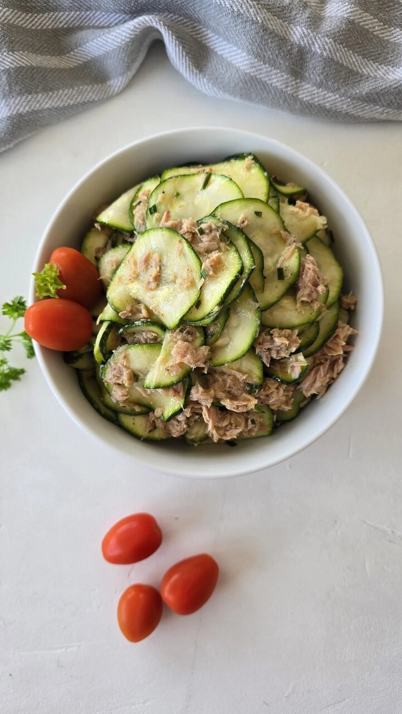 Salade de courgettes crues healthy