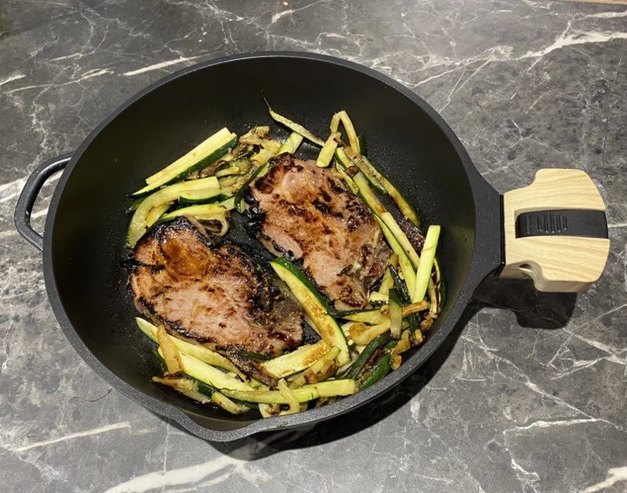 Échines de porc marinées à la citronnelle