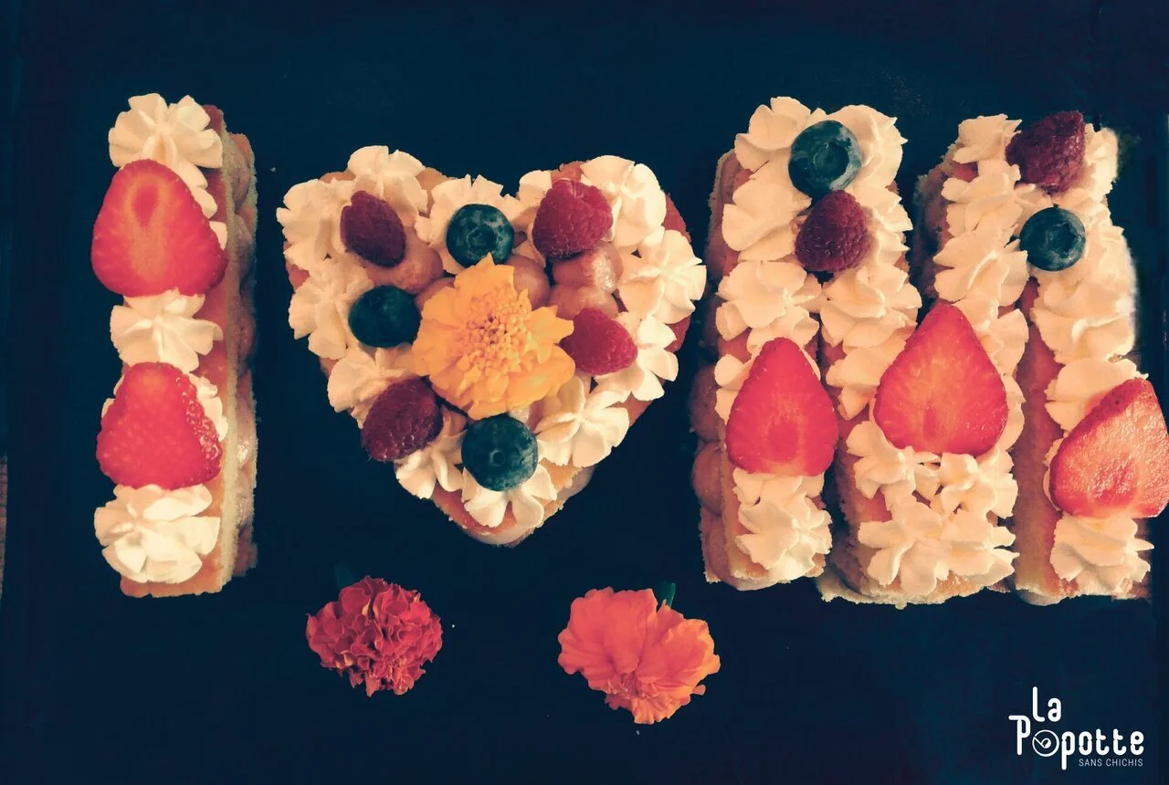 Letter cake citron fruits rouges