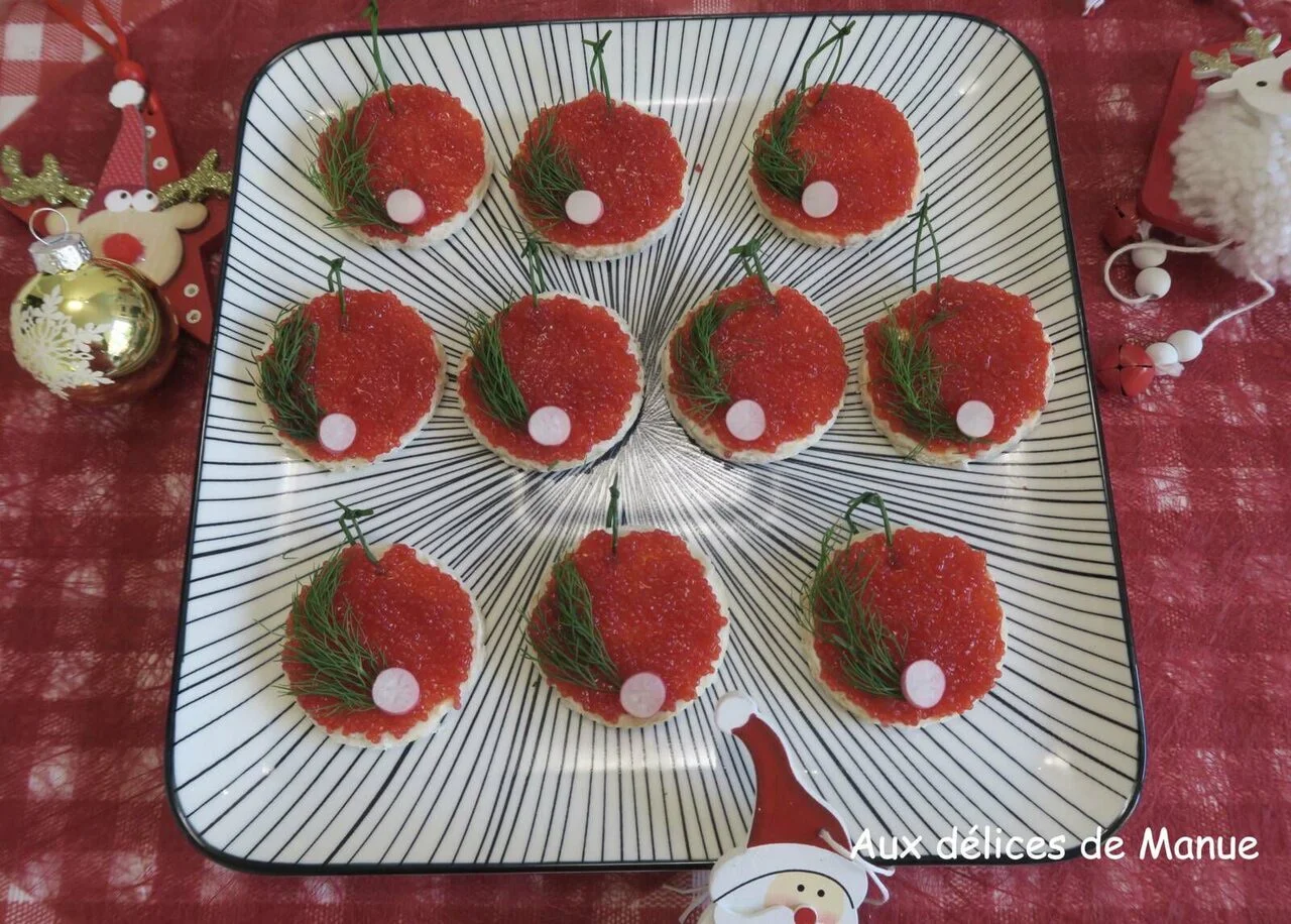 Toasts boules de Noël aux œufs de lump rouges