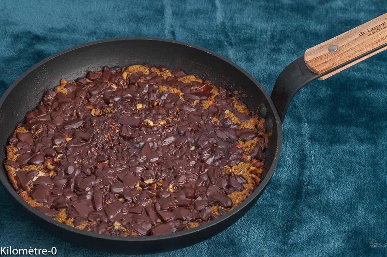 Cookie aux noisettes et chocolat, cuit à la poêle