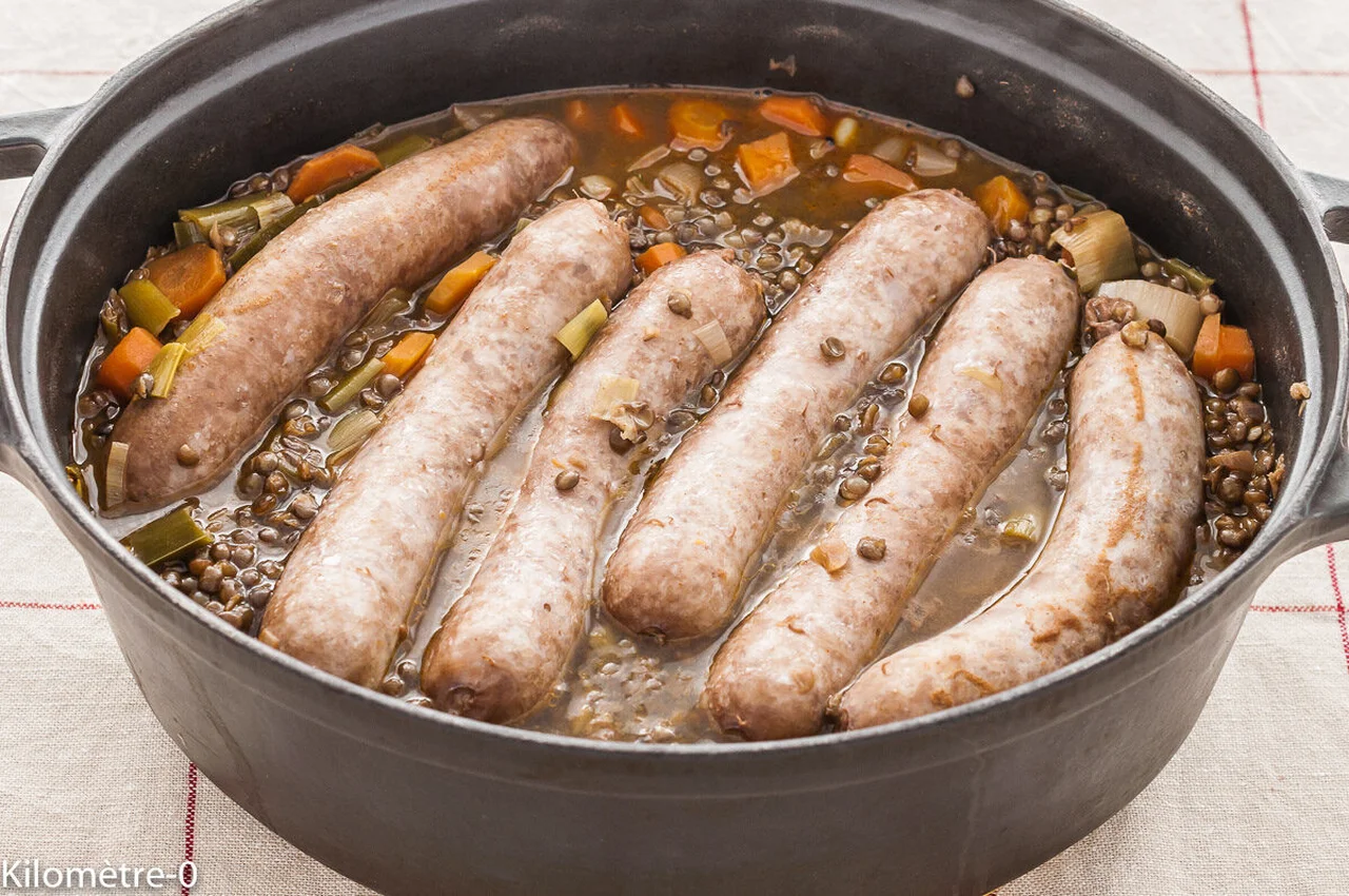 Potée de saucisses aux lentilles et légumes d'hiver