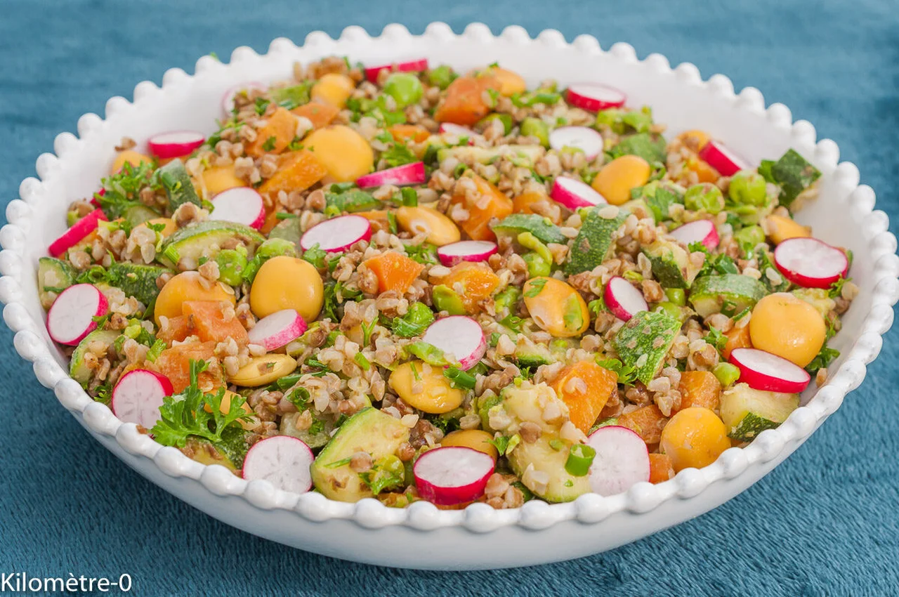 Salade de kasha, petits pois, courgettes, lupins et radis
