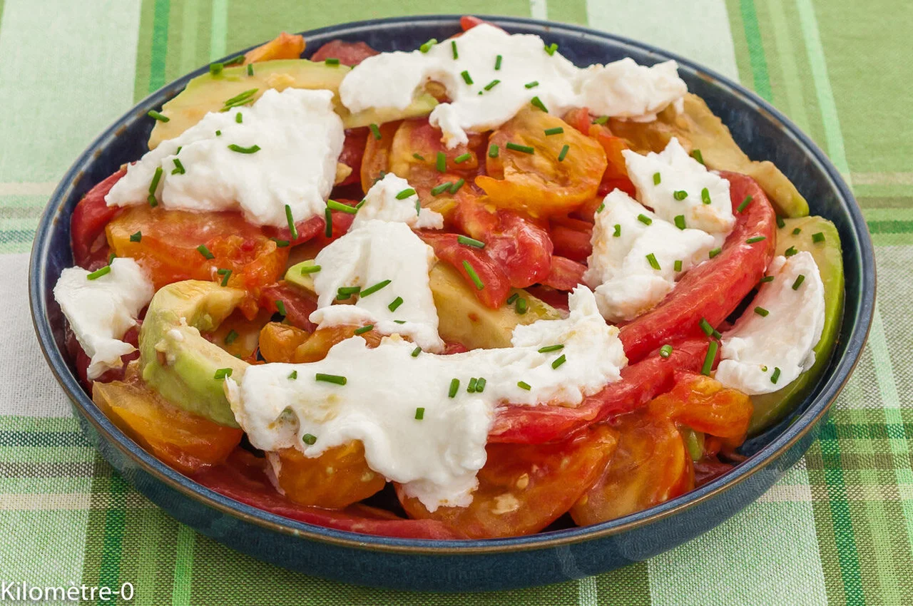 Salade de tomates avocat mozzarella