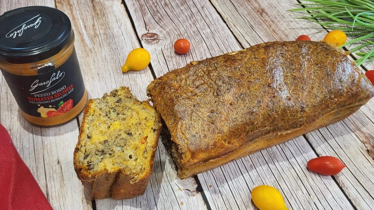 Cake marbré salé pesto rosso et tapenade