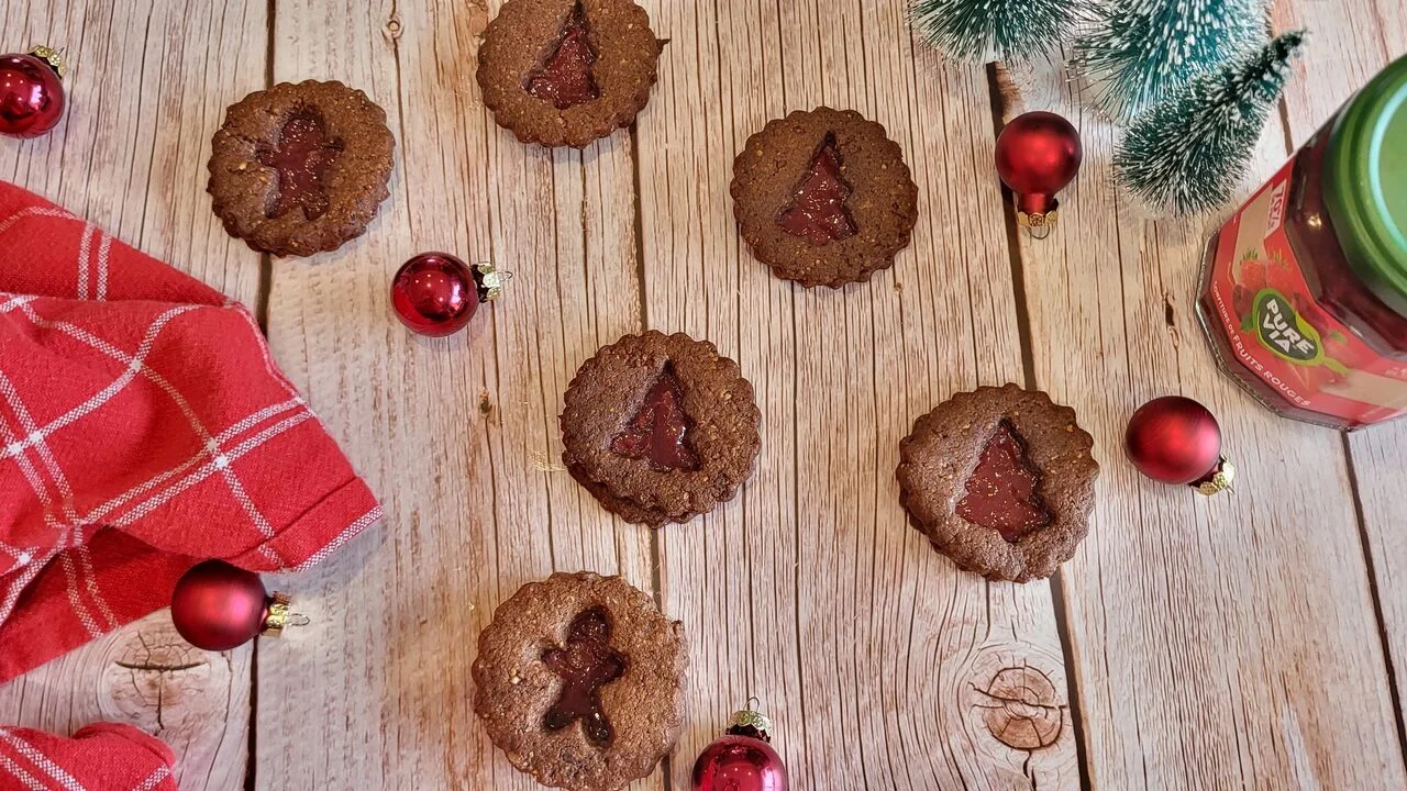 Sablés spitzbuben au cacao et confiture