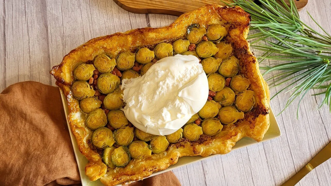 Tarte tatin choux de Bruxelles et burrata