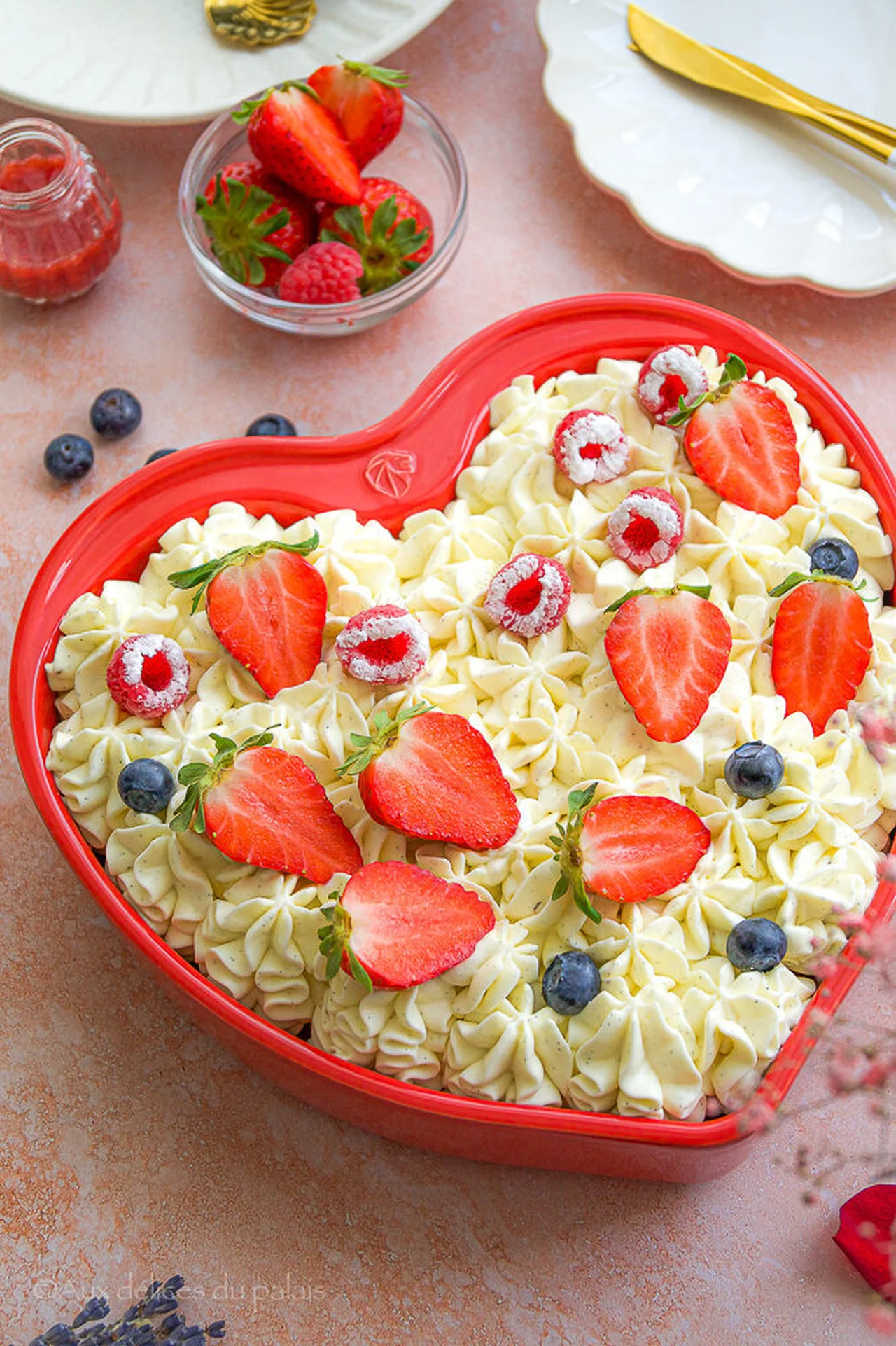 Gâteau aux fruits rouges ganache montée vanille