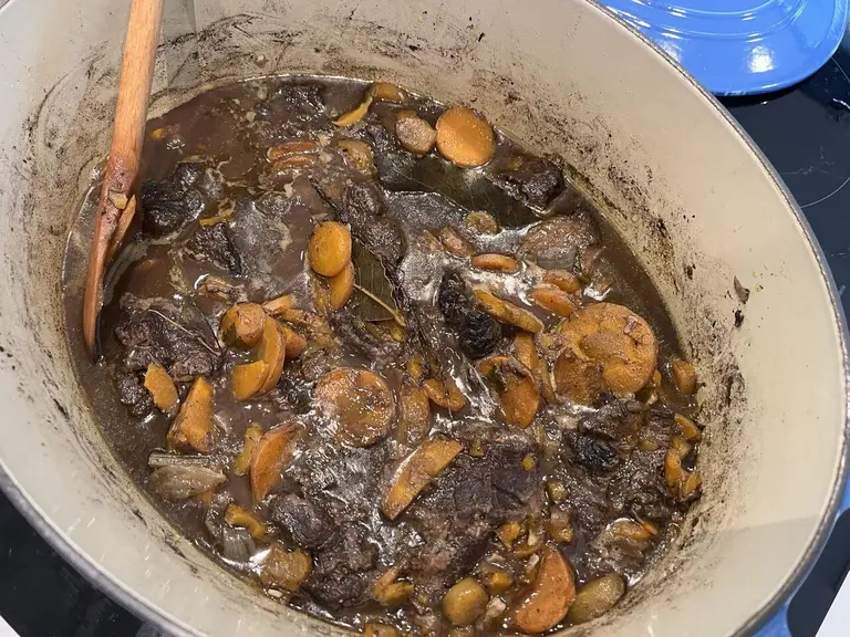 Joues de bœuf aux carottes et au vin rouge