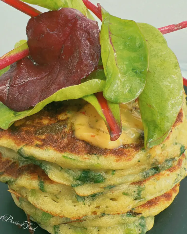 Pancakes aux épinards et beurre au citron vert