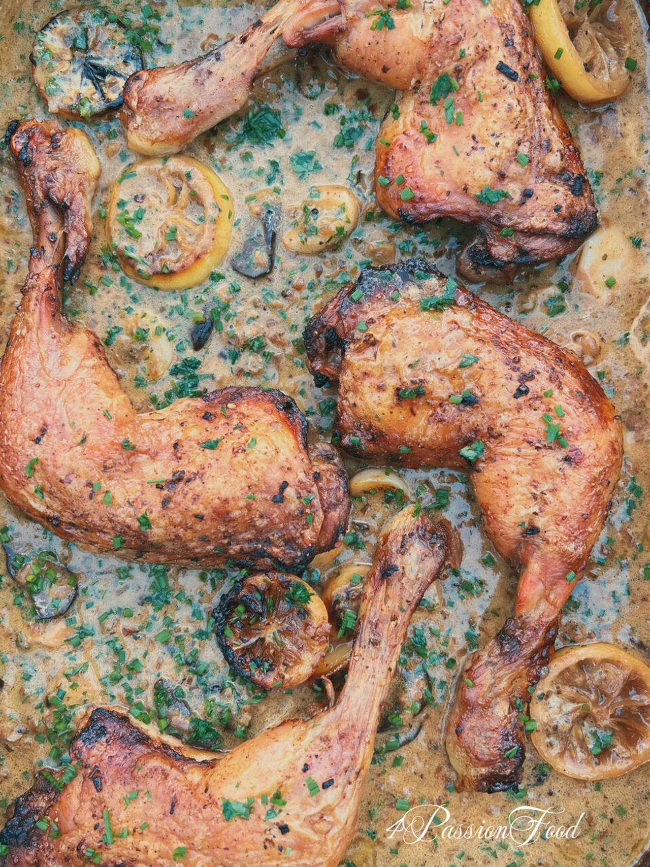 Poulet rôti sauce crémeuse à l'ail et poivre vert