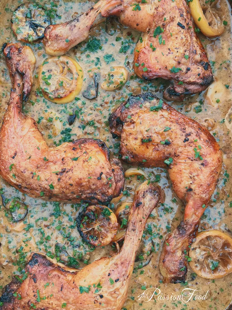 Poulet rôti sauce crémeuse à l'ail et poivre vert