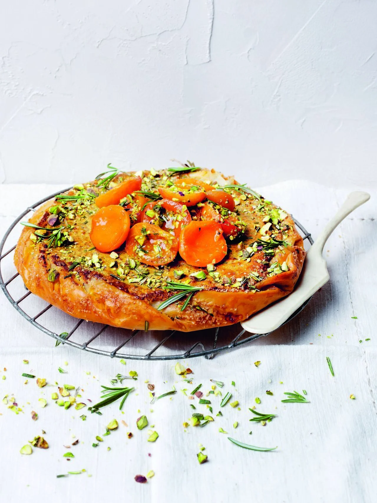 Galette aux abricots, crème de ricotta et romarin