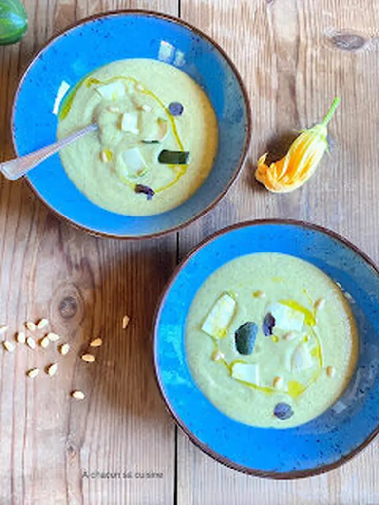 Soupe froide de courgettes au lait de coco