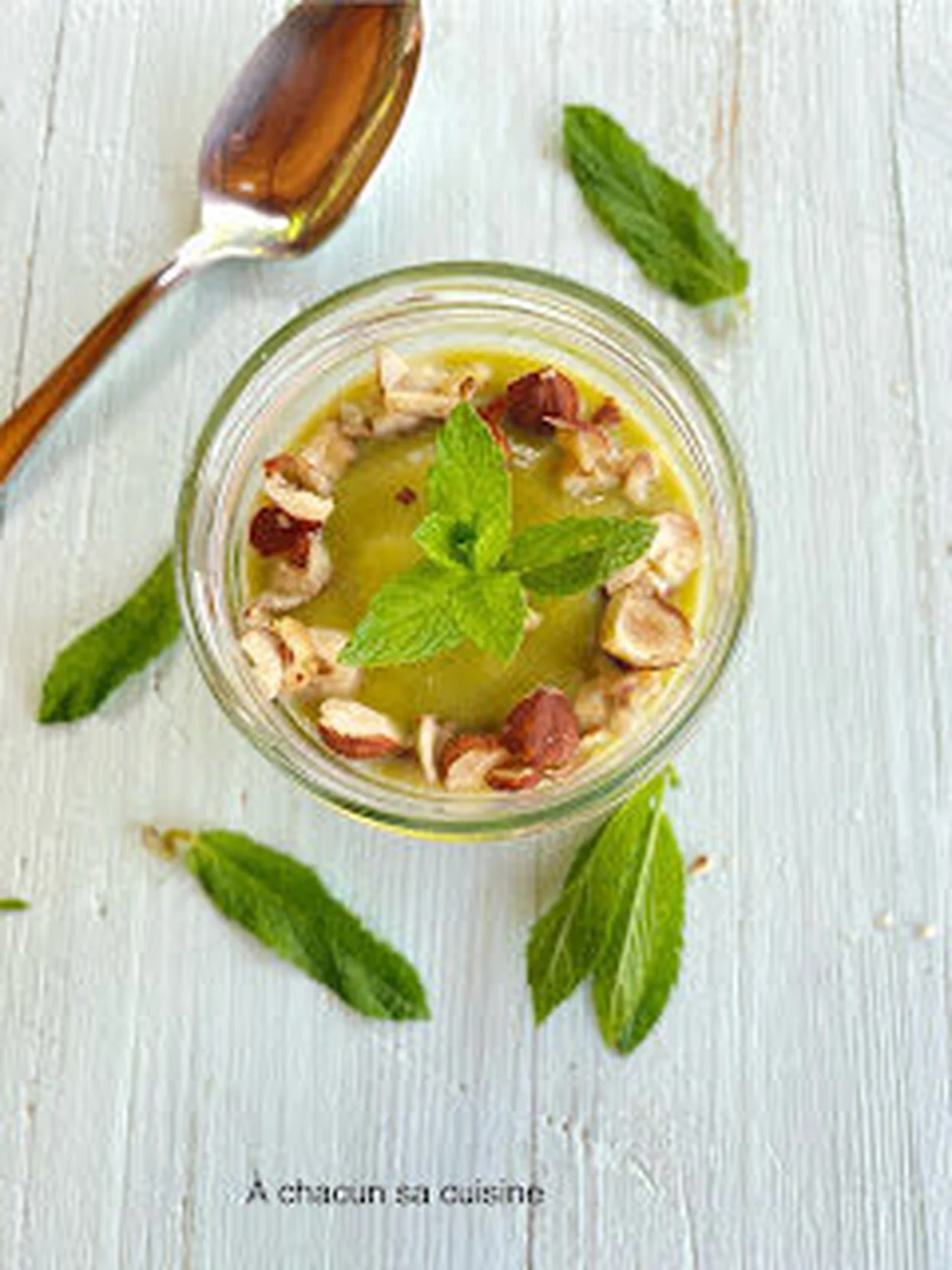 Velouté aux tiges de brocolis et menthe