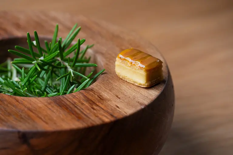 Panisse marseillaise, curry et pignon