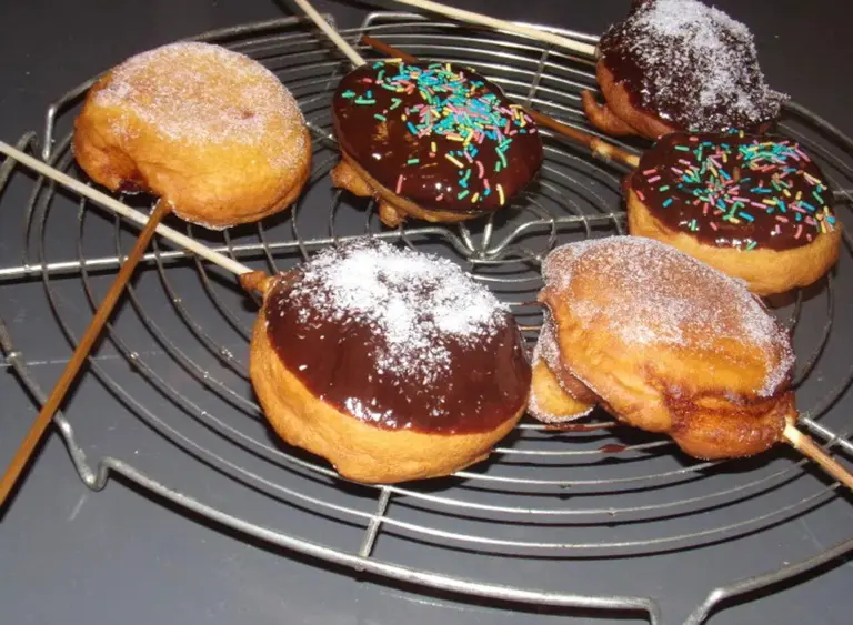 Beignets de pommes en sucette