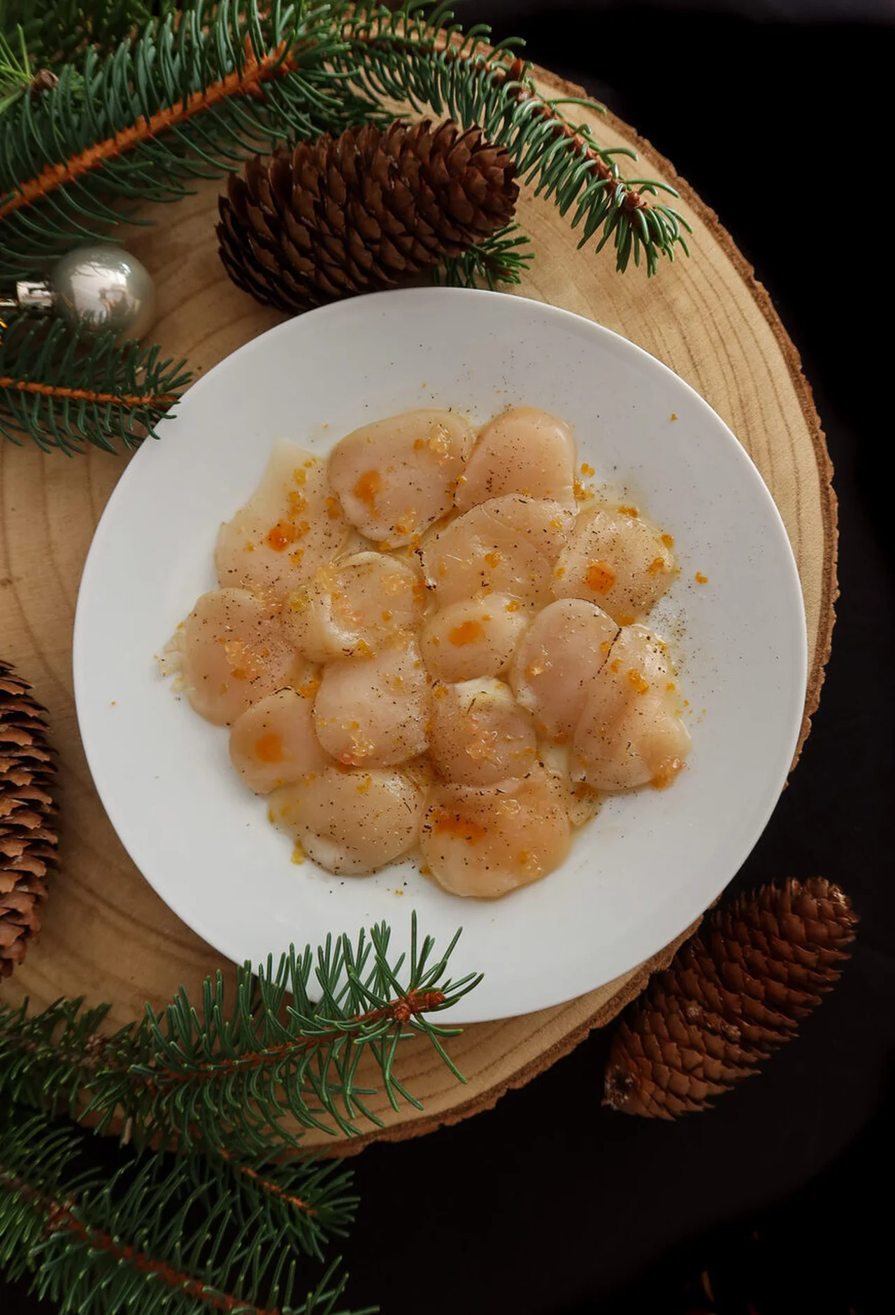 Carpaccio saint-jacques poutargue et citron caviar