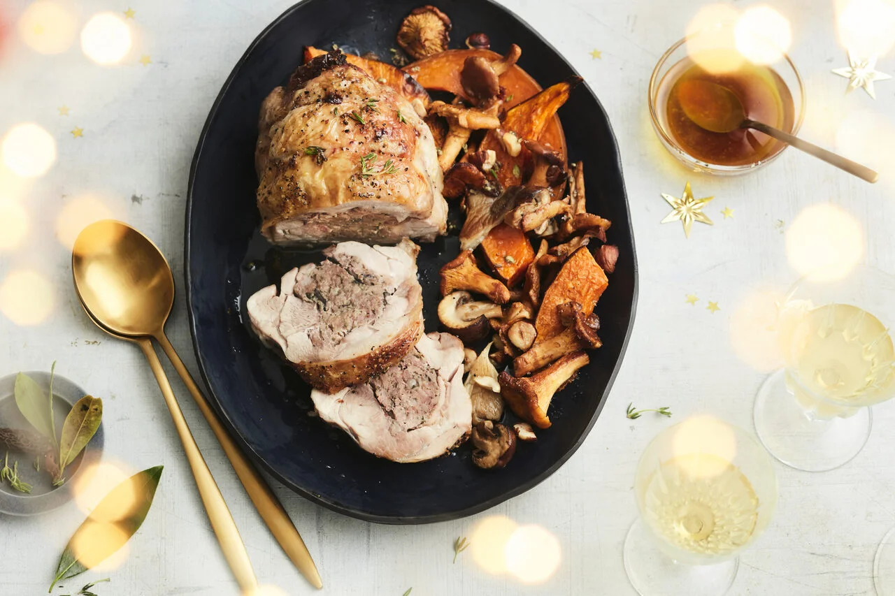 Rôti farci et poêlée de champignons