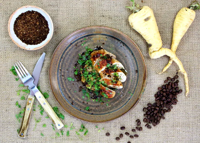 Volaille rôtie, purée de panais au café et jus corsé